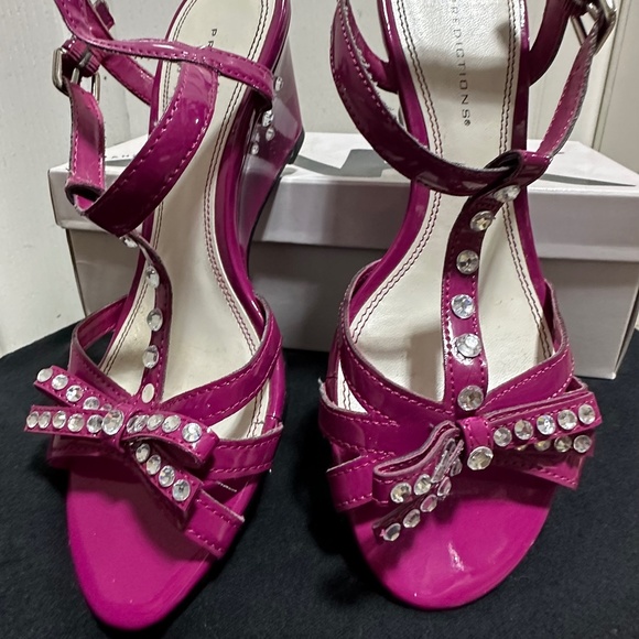 Purple Sz 5 bedazzled heels - Picture 12 of 13